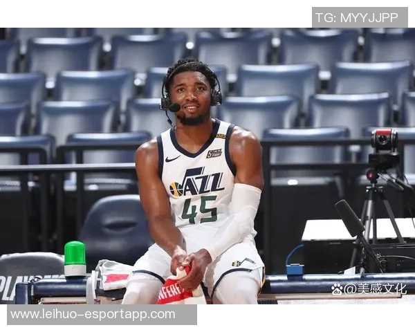 多诺万米切尔半场表现低迷仅得7分三分球全失状态堪忧